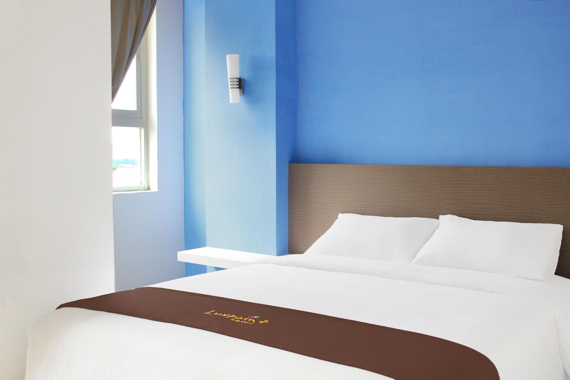 Luxpoint Hotel Baratajaya Surabaya Exterior foto