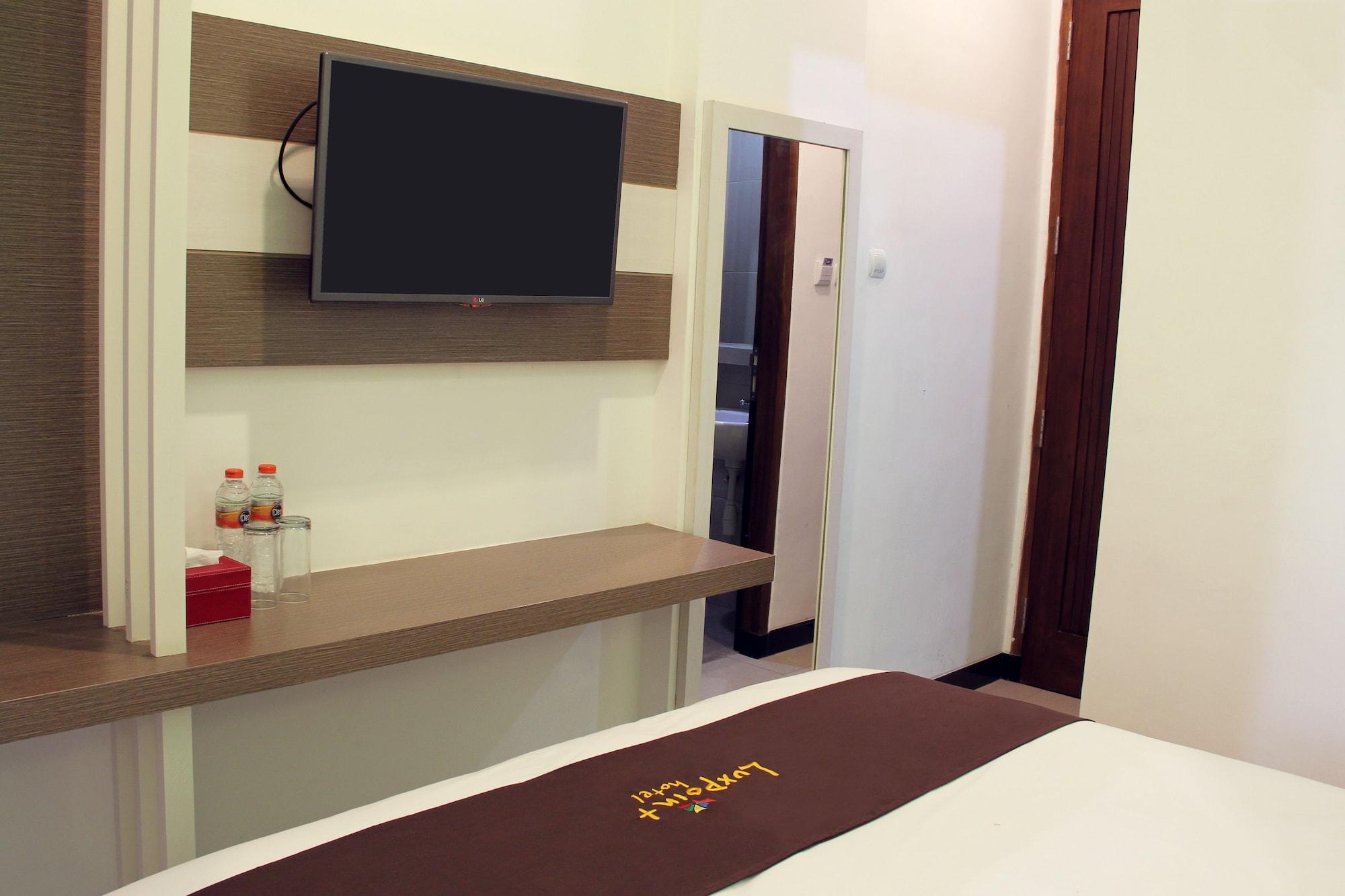 Luxpoint Hotel Baratajaya Surabaya Exterior foto