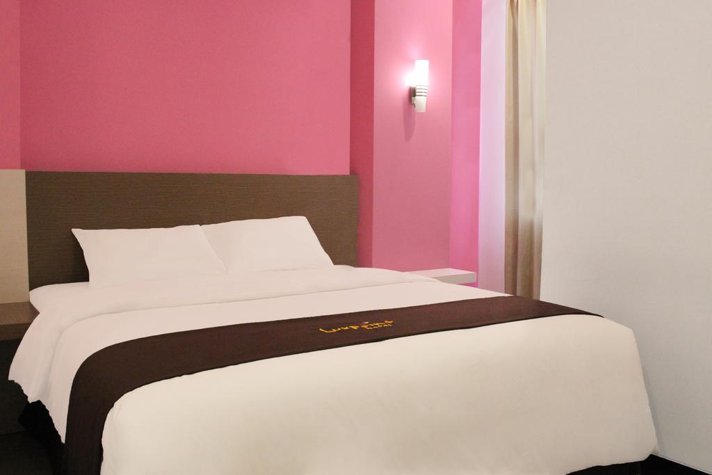 Luxpoint Hotel Baratajaya Surabaya Habitación foto