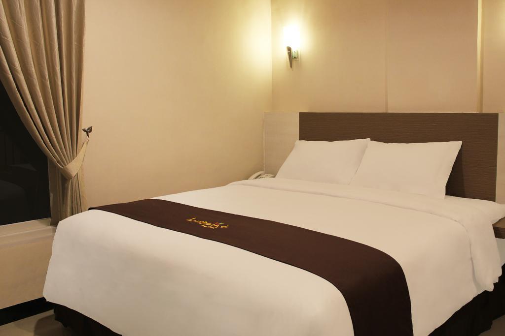 Luxpoint Hotel Baratajaya Surabaya Exterior foto