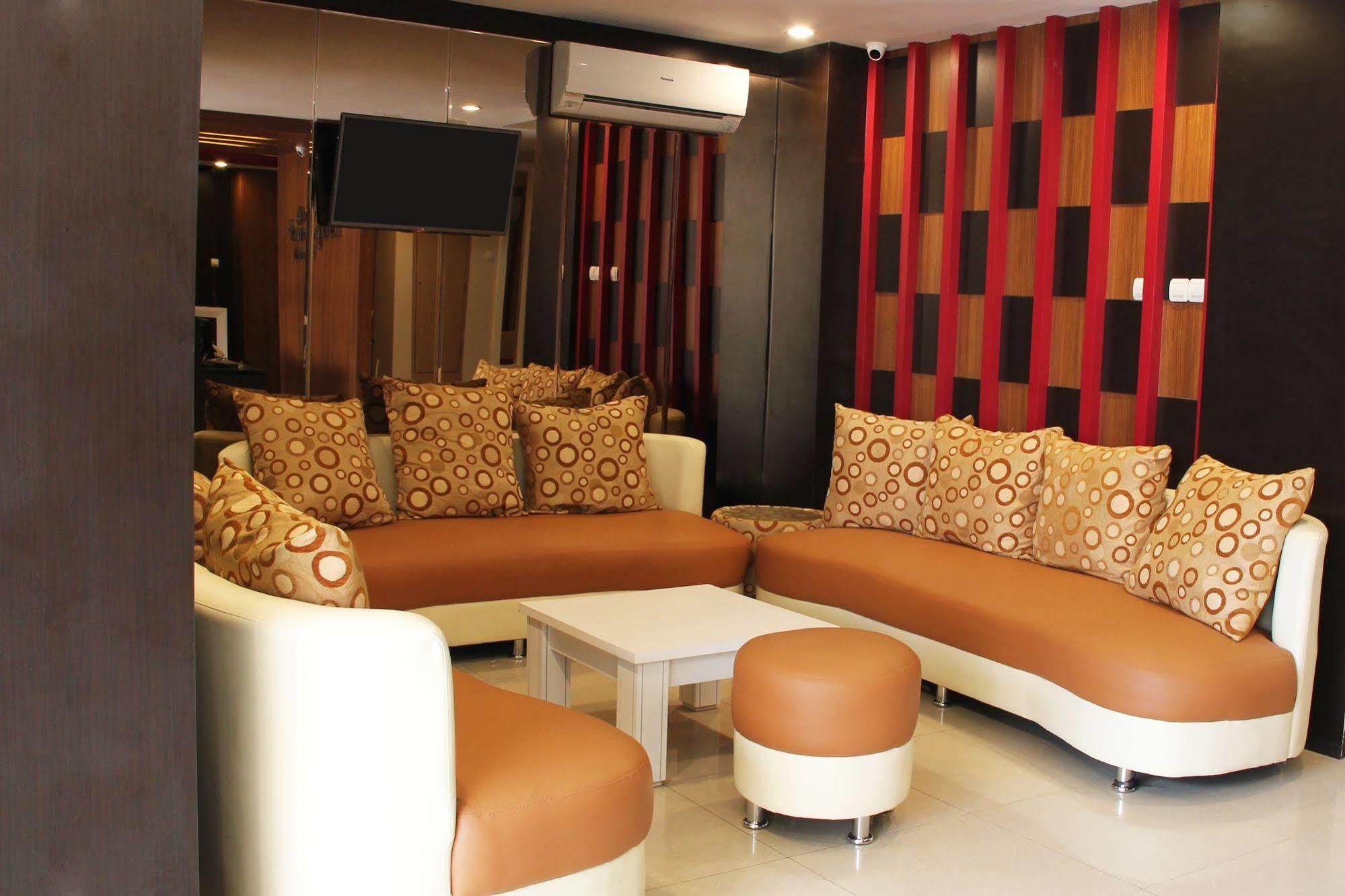 Luxpoint Hotel Baratajaya Surabaya Exterior foto